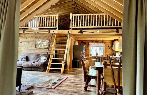 Clarington Cabin | Cozy Bear Cabin in Cook Forest 2 miles from the Clarion River!