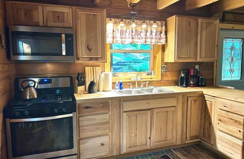 Clarington Cabin | Cozy Bear Cabin in Cook Forest 2 miles from the Clarion River!