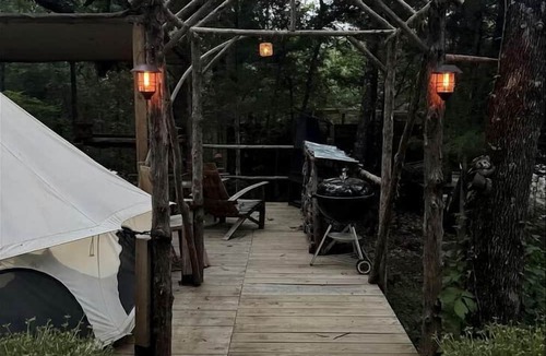 Honey Grove RV Rental | Cozy Bell Tent Retreat with Oak Bar Deck near Nature Trails, Honey Grove, TX