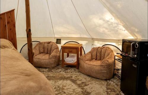 Honey Grove Other | Cozy Bell Tent Retreat with Oak Bar Deck near Nature Trails, Honey Grove, TX