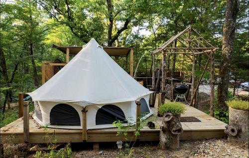 Honey Grove Other | Cozy Bell Tent Retreat with Oak Bar Deck near Nature Trails, Honey Grove, TX