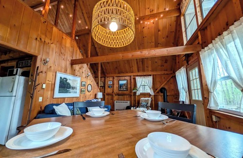 Hall Quarry Cabin | Cozy Cabin 10 Min to Acadia, Dog-Friendly!