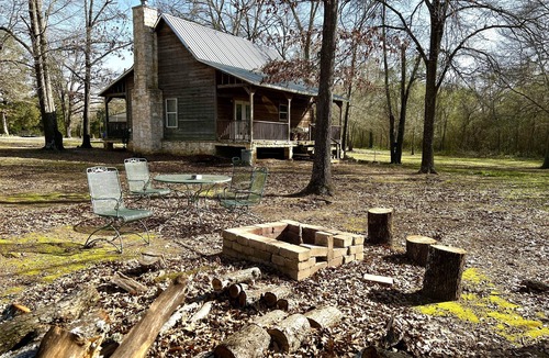 Wills Point Cabin | Cozy Cabin 15 min from Trade Days