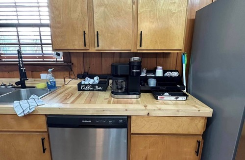 Kildare Cabin | Cozy Cabin central to Jefferson, Atlanta, Caddo Lake, Marshall & Linden