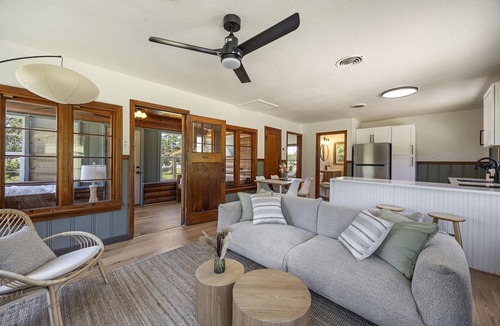 Madill Cabin | Cozy Cabin Hideaway in Lush Greenery with Lakefront Views in Madill, Oklahoma