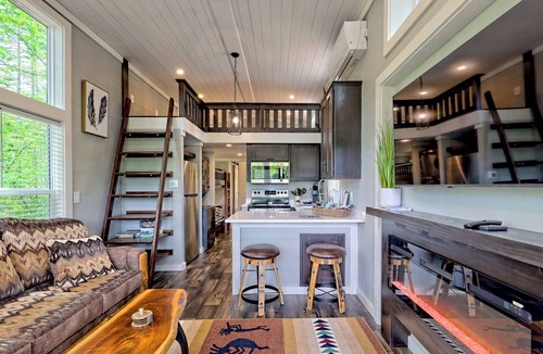 Franklin Cabin | Cozy Cabin in Enchanting Franklin with AC