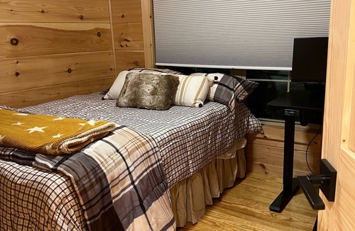 Lake Lure Cabin | Cozy Cabin in Rumbling Bald, Pet friendly with views of the rolling creek