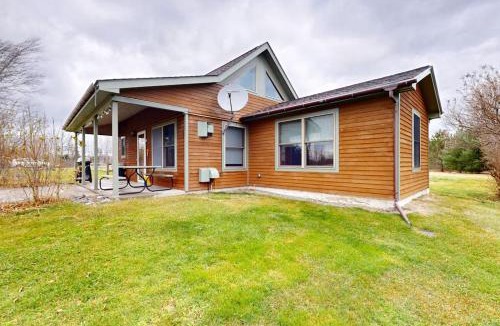 Greenville House | Cozy cabin in spectacular lakefront location with great views - dog-friendly