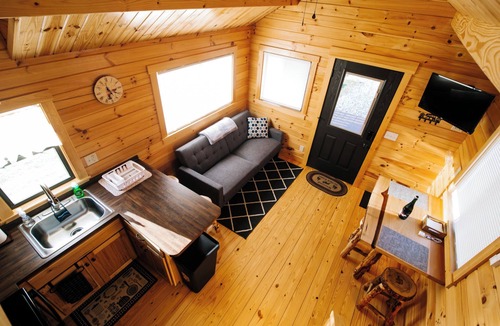 Hector Cabin | Cozy Cabin Lake + Vineyard View Wineries 2