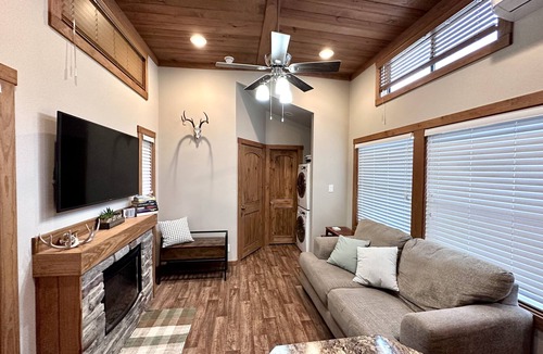 Lindale Cabin | Cozy cabin on the edge of the woods yet close to downtown Lindale.
