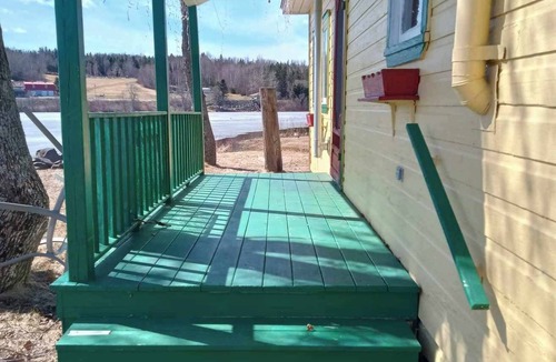 Saint Agatha Cabin | Cozy Cabin on The Lake