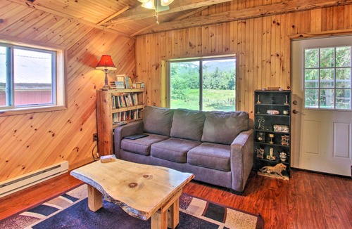 Bartlett Cabin | Cozy Cabin Retreat ~ 2 Mi to White Mountain Skiing