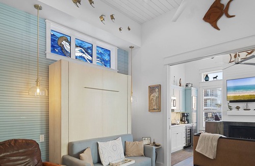 Port Aransas Cabin | Cozy cabin w. community pool + wet bar