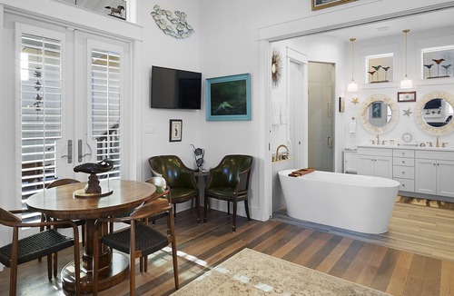 Port Aransas Cabin | Cozy cabin w. community pool + wet bar