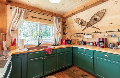 Hague Cabin | Cozy Cabin w/hot tub, 2 mi from Lake George, 24 acres, fireplace