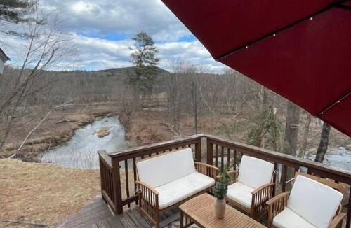 Thornton Cabin | Cozy Cabin W/private Hot tub~Pet Friendly Near Loon Mtn Waterville & OWls nest