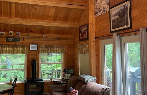 Beaver Cove Cabin | Cozy Cabin w/ Private Access to Beaver Cove Beach on Moosehead Lake