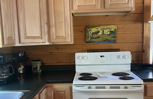 Beaver Cove Cabin | Cozy Cabin w/ Private Access to Beaver Cove Beach on Moosehead Lake