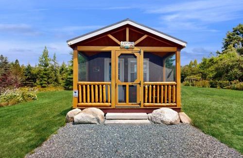 East Sullivan House | Cozy Cabin with Ocean and Mountain Views, Free Internet