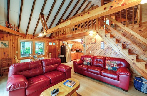 Eddington Cabin | Cozy Chemo Pond Cabin w/Dock & Waterfront Views