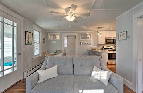 Narragansett Cottage | Cozy Coastal Cottage: 5 Mi to Narragansett Beach!