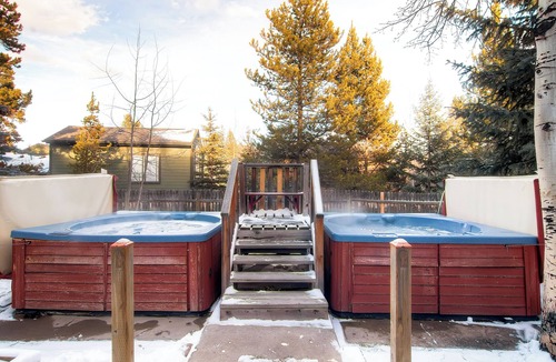 Breckenridge Condo | Cozy, Corner Top Floor Unit in Perfect Downtown Location | PM8B