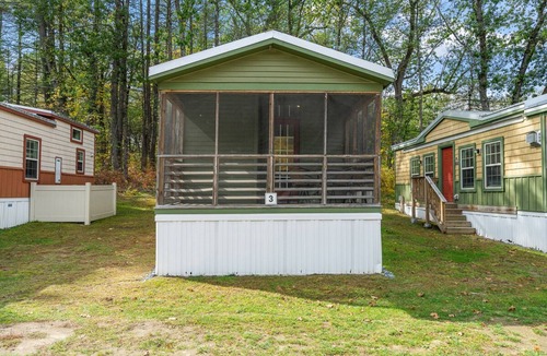 Queensbury Cottage | Cozy Cottage at Lake George Campsites!