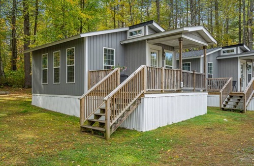 Queensbury Cottage | Cozy Cottage at Lake George Campsites!