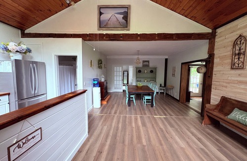 Castile Cottage | Cozy Cottage by Silver Lake