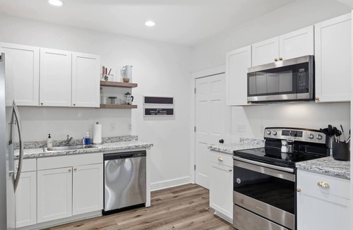 Spartanburg House | Cozy Cottage Downtown Spartanburg - Sleeps 7