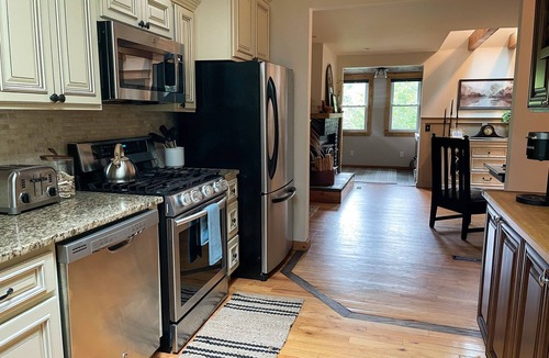 Gansevoort House | Cozy Cottage near Saratoga Springs with covered Hot Tub
