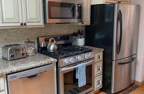 Gansevoort House | Cozy Cottage near Saratoga Springs with covered Hot Tub
