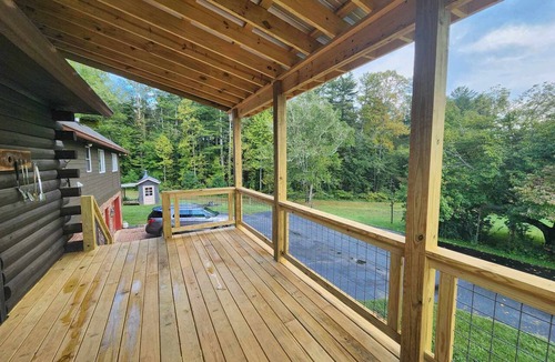 Hendersonville Cabin | Cozy Country Retreat with Fireplace, Covered Porch