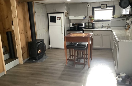 South Casco Cottage | Cozy countryside cottage located on Crooked river in Naples Maine.