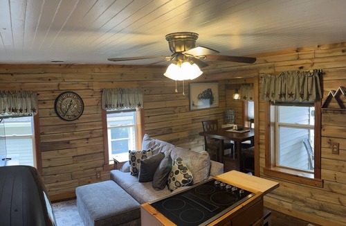 Swain Apartment | Cozy Couples Farmhouse Cottage- Minutes walk from Swain Ski Resort