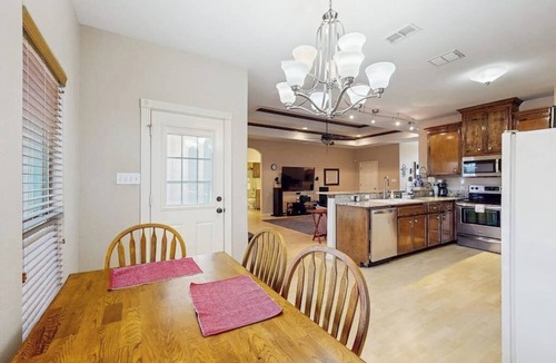 South Side House | Cozy dog-friendly home w fenced backyard & close to restaurants - steps to sand