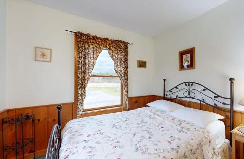 Greenville House | Cozy, dog-friendly waterfront cabin with large yard, porch, dock, & lake views