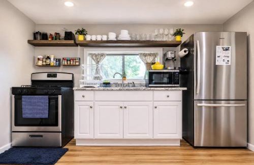 Syracuse House | Cozy Eastwood Guesthouse,Private, Convenient, Comfortable