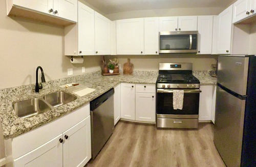 McKinney Cottage | Cozy & Fancy 3BR Cottage Near Historic Downtown McKinney - Family Mid-Term Ready