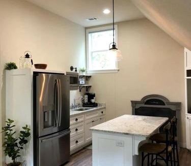 Siloam Springs House | Cozy Farmhouse Loft Retreat with Garage & Scenic Views in Siloam Springs, Arkansas