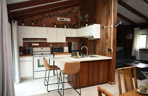 Lake Breeze Park House | Cozy Getaway in Madison- Near Lake, Wineries, and the Strip