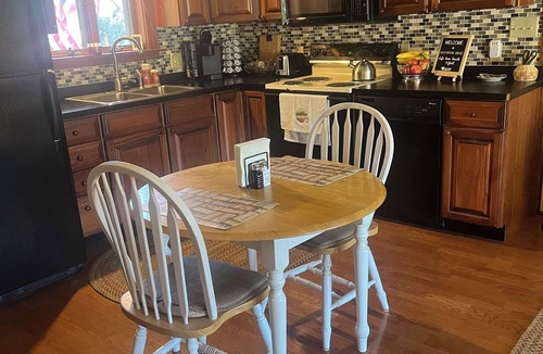 Stormstown House | Cozy Guest House on Working Farm, 15 mins from PSU/Beaver Stadium
