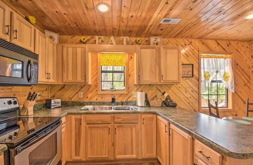Hiawassee Cabin | Cozy Hiawassee Cabin w/Fire Pit & Mtn Views!