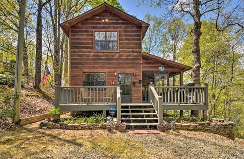 Hiawassee Cabin | Cozy Hiawassee Cabin w/Fire Pit & Mtn Views!