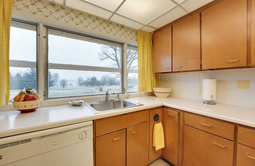 Hillsdale House | Cozy Hillsdale Home ~ 1 Mi to Baw Beese Lake!
