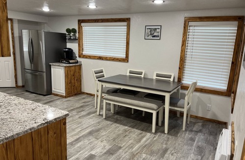 Glendale House | Cozy Home Between Zion & Bryce Canyon