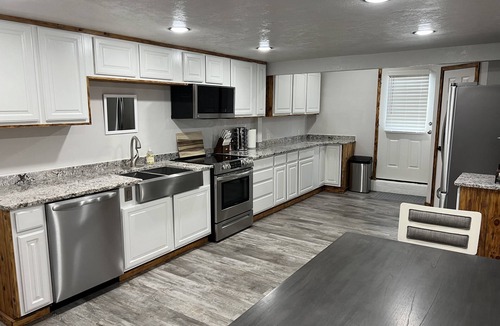 Glendale House | Cozy Home Between Zion & Bryce Canyon