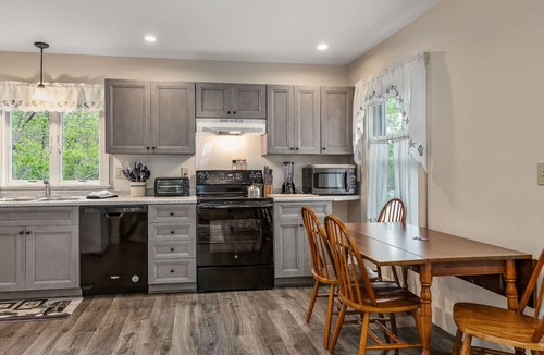 Boothbay Harbor House | Cozy Home Downtown Boothbay Harbor