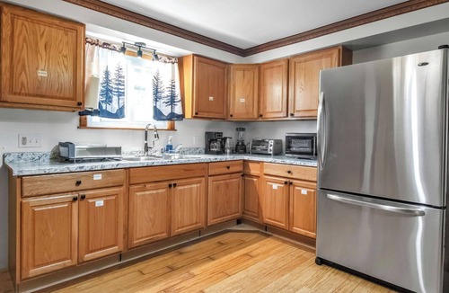 Cheektowaga House | Cozy home in Buffalo suburb with, Air Cond, 3King Beds, Wi-Fi&Free Parking