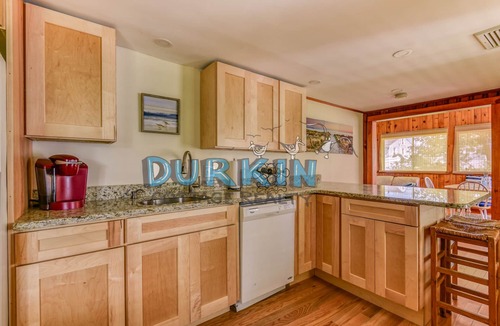 Narragansett House | Cozy Home, Lots of Light, Three Blocks from Beach